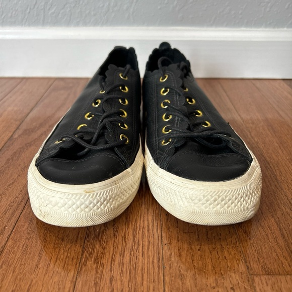 Converse Sneakers Scalloped Leather Shoes Women’s Size 9 Black - Picture 2 of 9